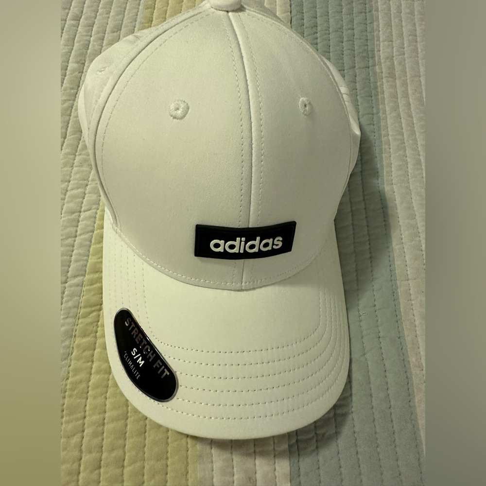 Adidas women’s Small hat NWT
